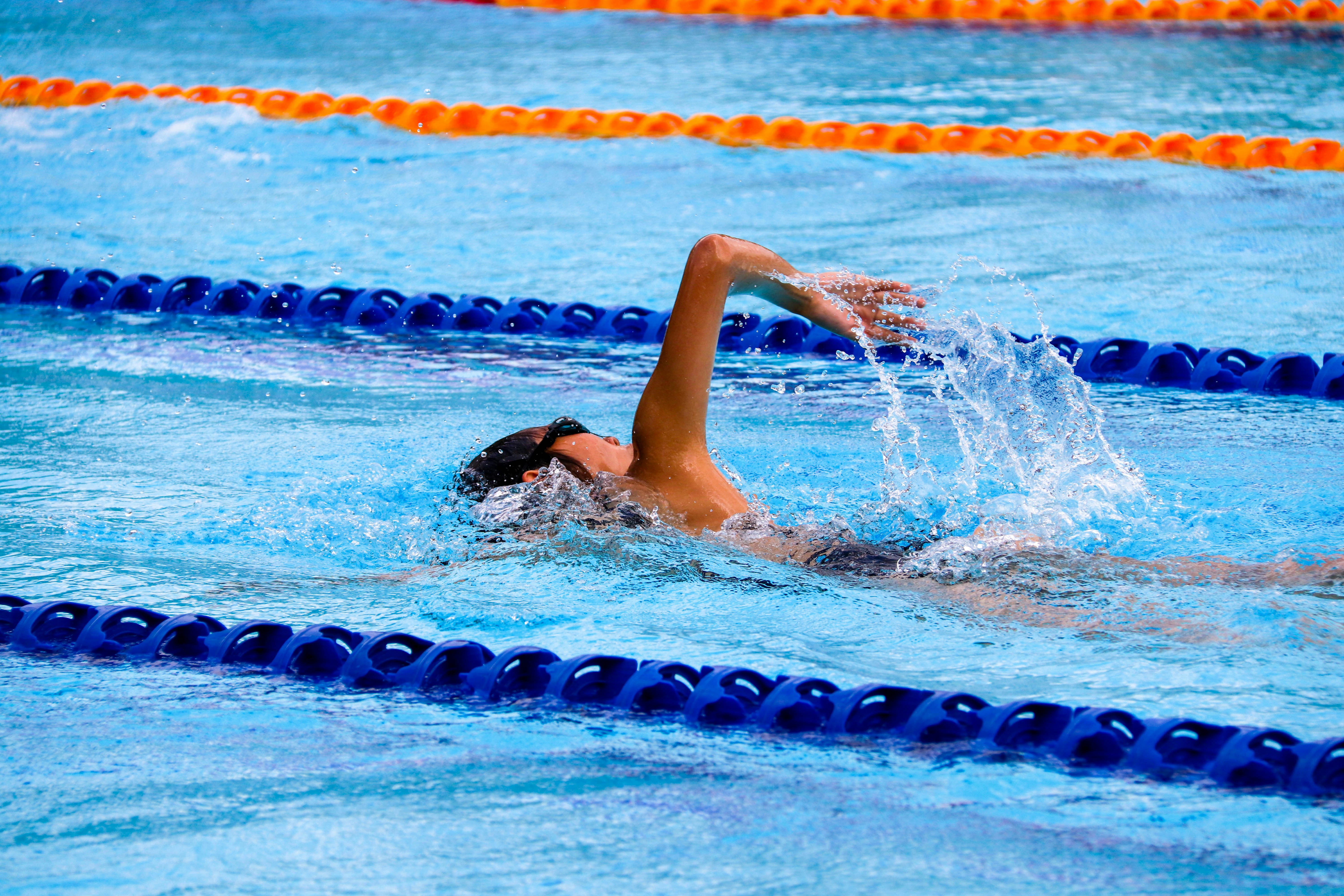 Nuoto - Piscina con acqua cristallina